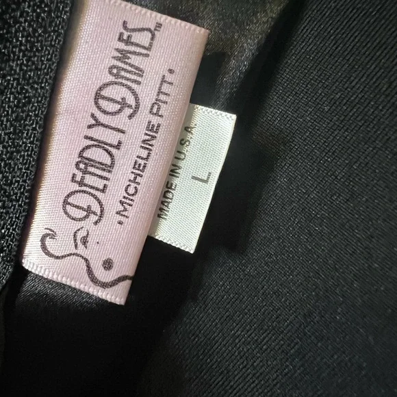 Deadly Dames Dress - Picture 2 of 3